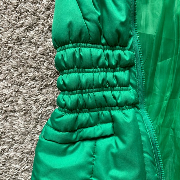 Adorable Girls Green Vest - Picture 4 of 5